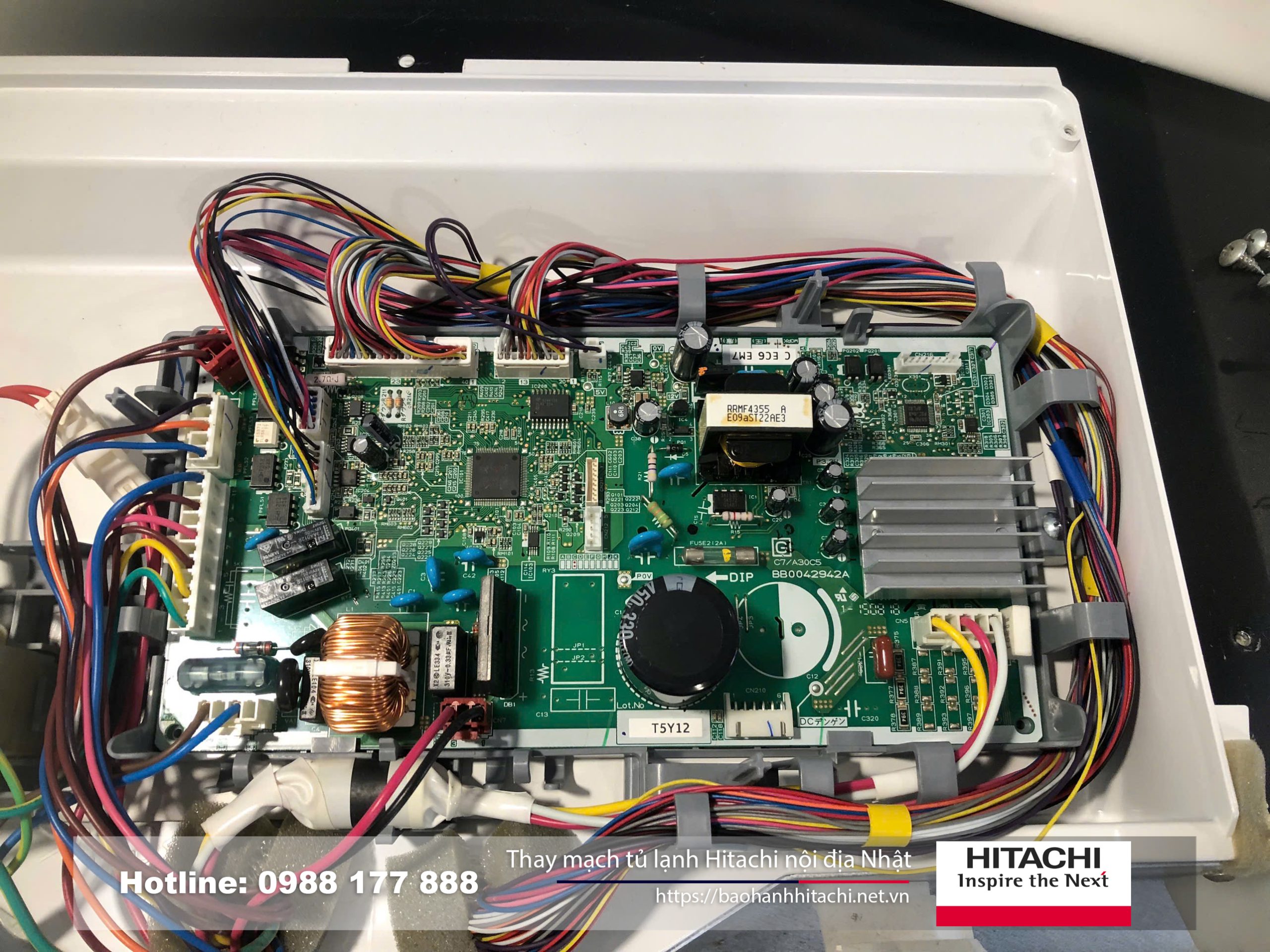 Chuyên sửa chữa, thay mạch tủ lạnh Hitachi nội địa Nhật Bảo hành uy tín và nhanh chóng tại TP.HCM.