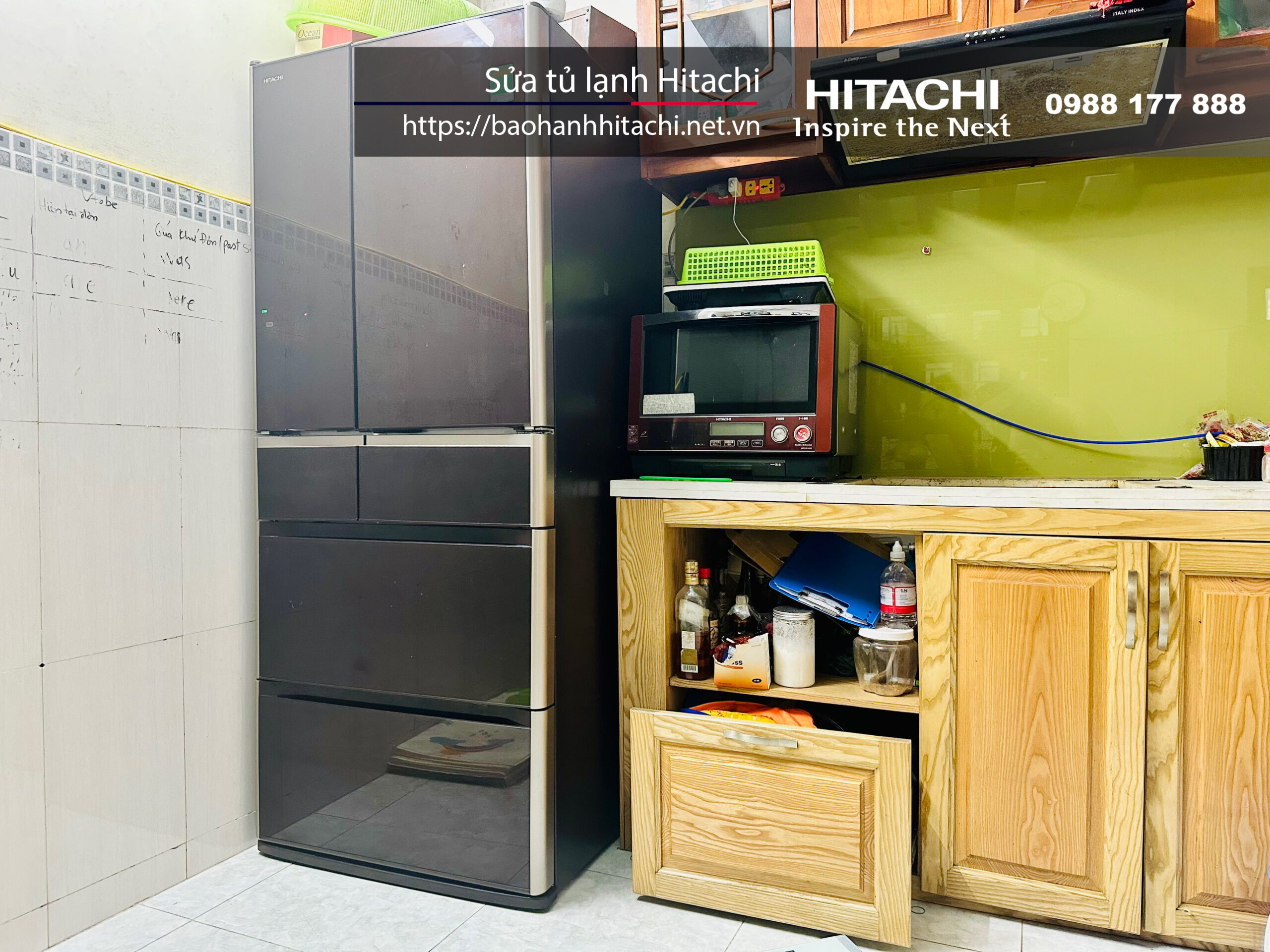 Lò tủ lạnh Hitachi thiết kế hiện đại, sang trọng phù hợp không gian bếp cao cấp tại Việt Nam.