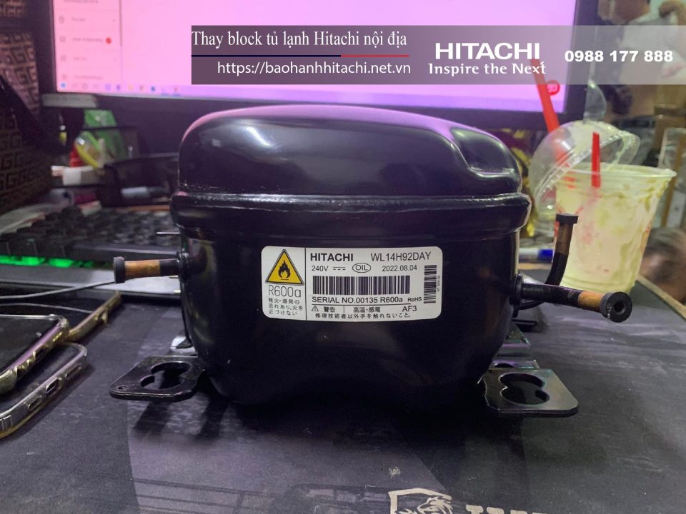 Lốc ga Hitachi nội địa chính hãng, đang được kiểm tra sửa chữa, phù hợp với các thiết bị làm lạnh và điều hòa, đảm bảo chất lượng và độ tin cậy cao.