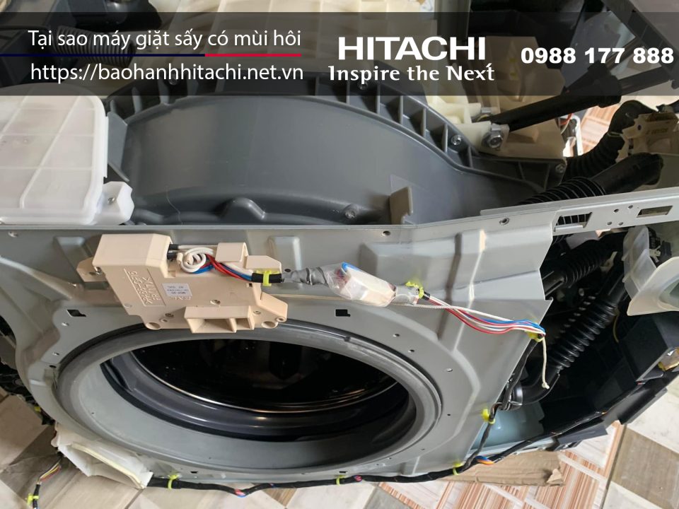 Linh kiện bên trong máy giặt Hitachi, hình ảnh động cơ, dây điện và các phần kỹ thuật, phục vụ cho dịch vụ bảo hành và sửa chữa máy giặt Hitachi chính hãng.